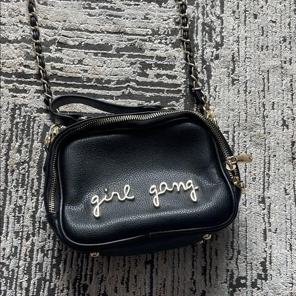 Elegant Black Crossbody Bag with Gold Accents - Picture 1 of 4